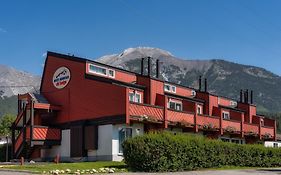 Rocky Mountain Ski Lodge